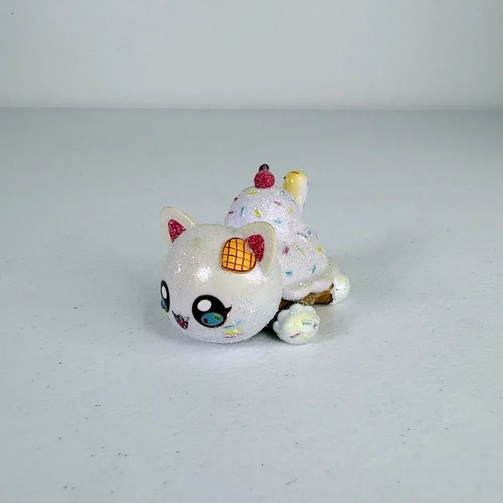 Rare Glitter Aphmau Mystery MeeMeows Glitter Ice Cream Cat Vinyl Figure